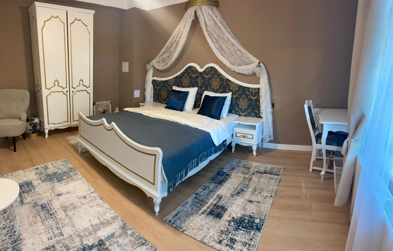 Villabaroque_Eger Luaran gambar
