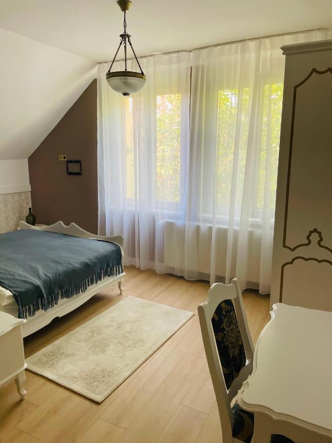 Villabaroque_Eger Luaran gambar