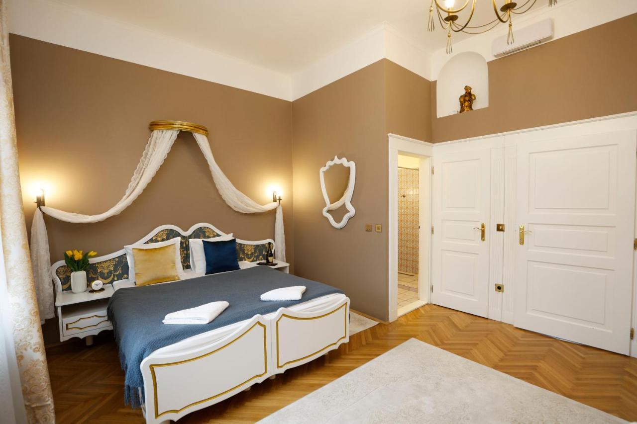 Villabaroque_Eger Luaran gambar