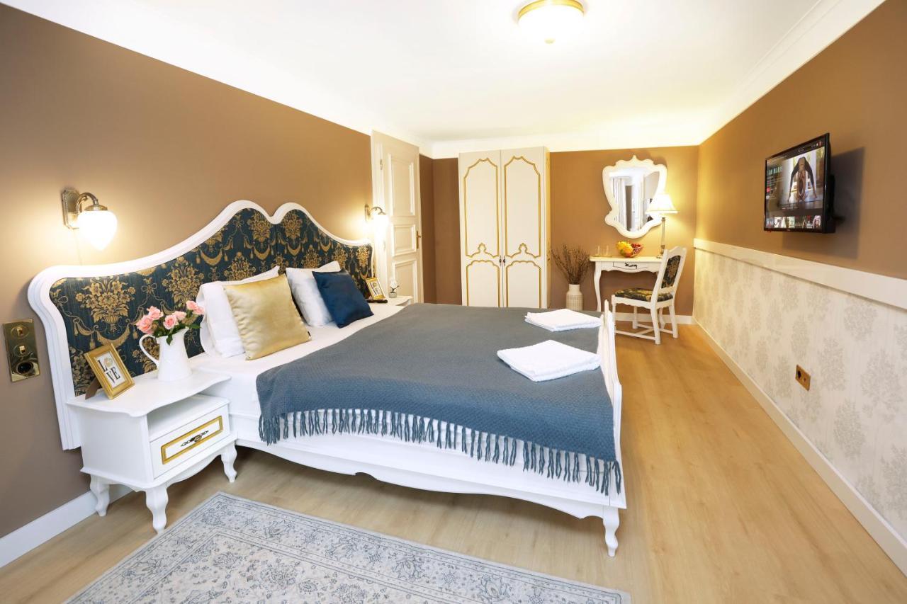 Villabaroque_Eger Luaran gambar