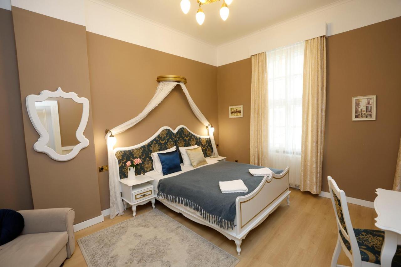 Villabaroque_Eger Luaran gambar